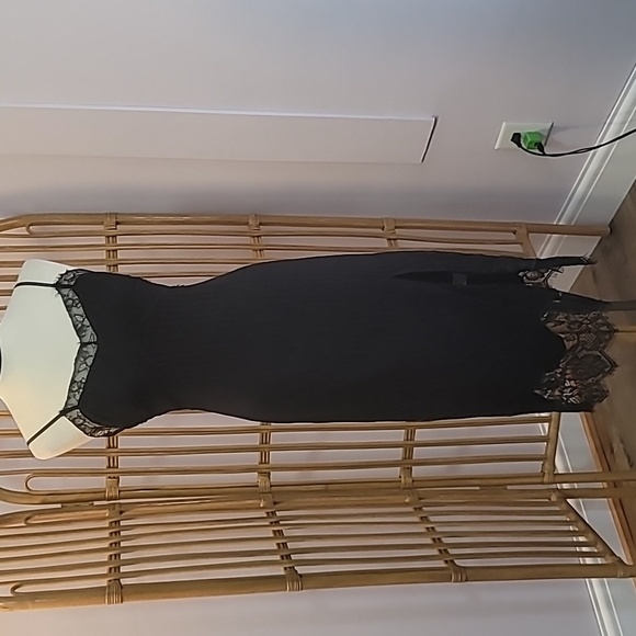 Donna Mizani black lace slip dress size small zipper back and hook closure slit - Picture 5 of 16